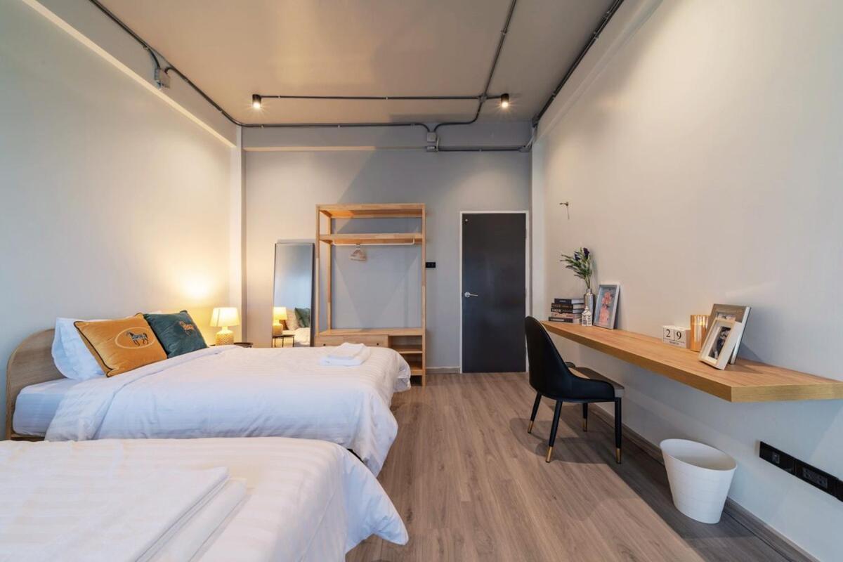 Bathtub, 2br, 2ba, 120 Sqm, 6 Pax, Near Bts 7-11 *