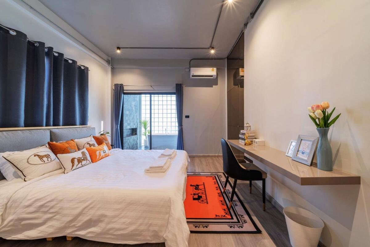 Bathtub, 2br, 2ba, 120 Sqm, 6 Pax, Near Bts 7-11 *