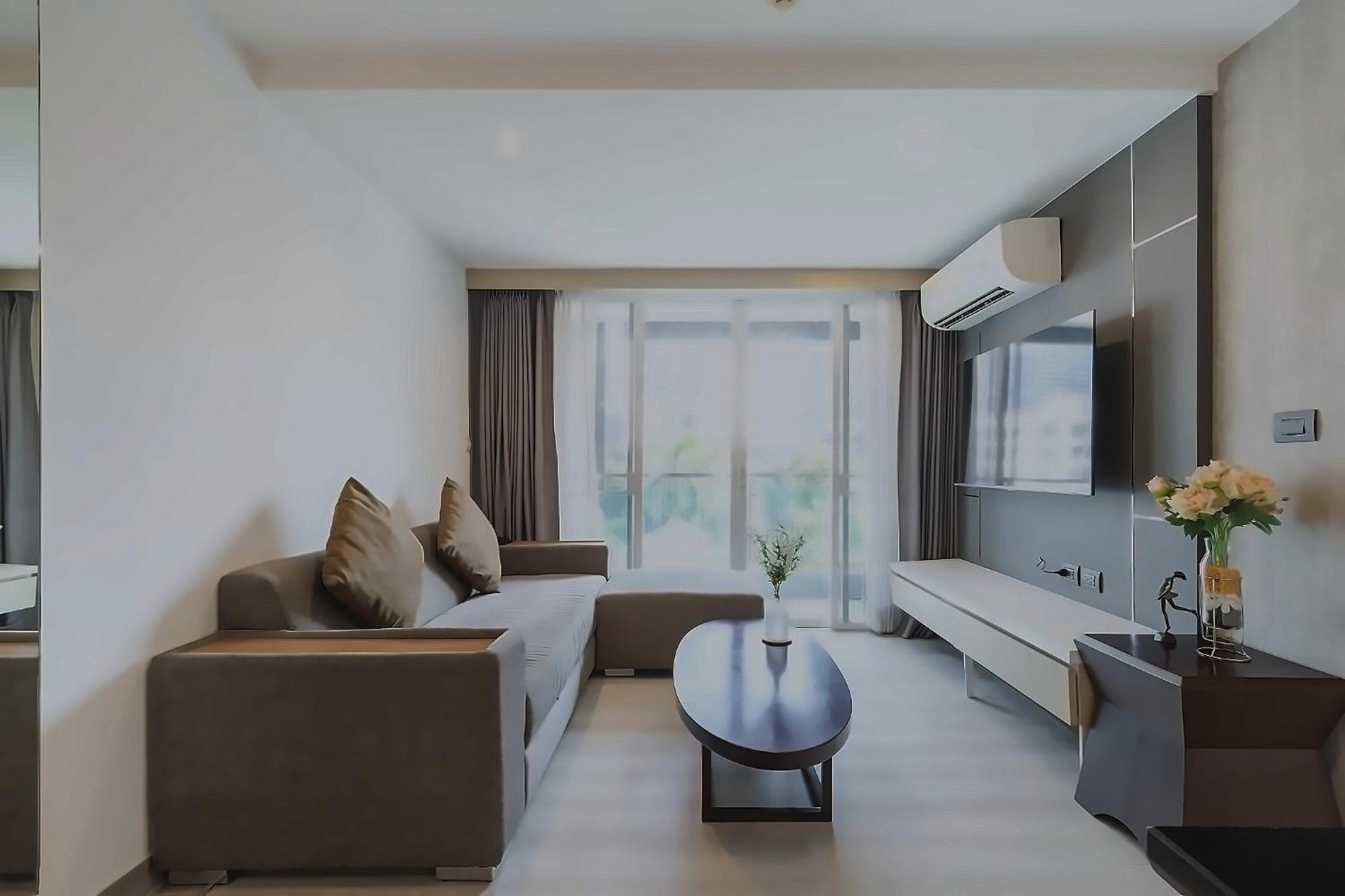 Apartment Spacious Bedroom- 2 Mins From Train Station Bangkok