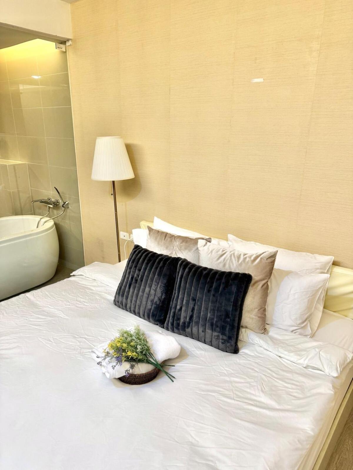 2 Bed 2 Bath Phrom Phong Bts Apartment Bangkok