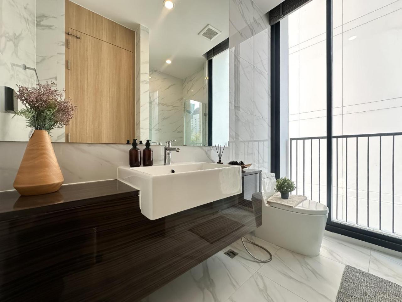 Luxurious Downtown 1br - Ultra Fast Wifi - Bts Asoke Apartment