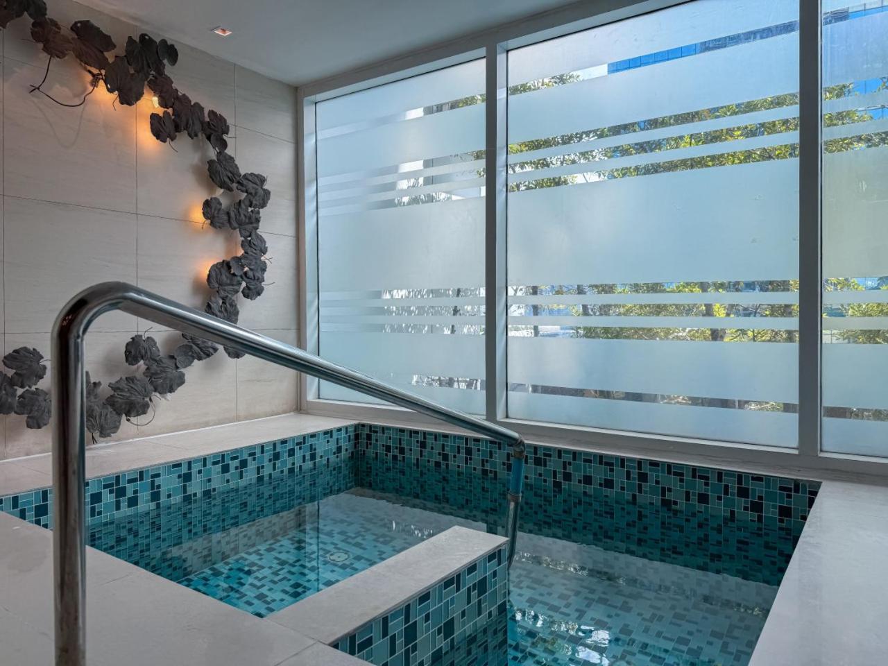 Luxurious High-rise - Ultra Fast Wifi - Mrt Petchaburi Apartment Bangkok
