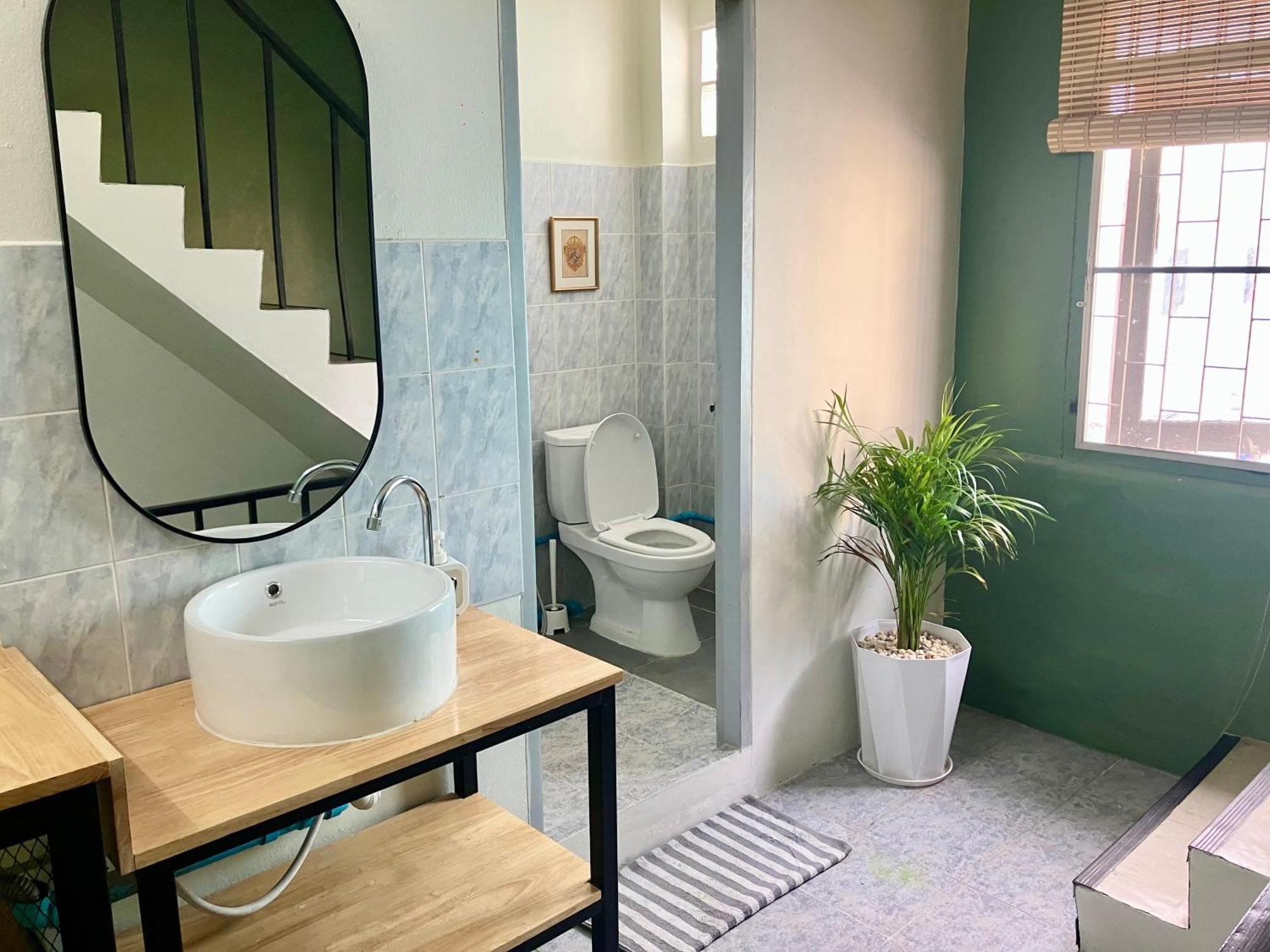 326 Podtel At The Breakie Bar Capsule hotel Bangkok