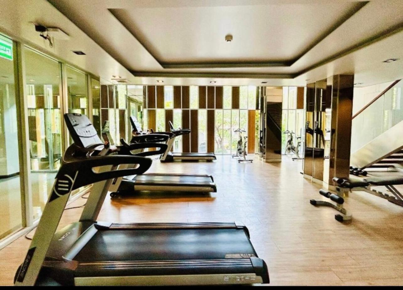 Welcome To Warm Here Have Gym Saona Netflix * Bangkok