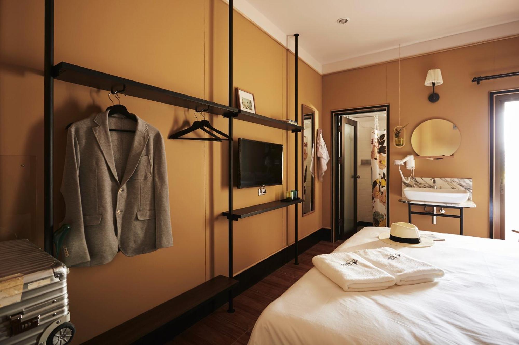 Josh Hotel