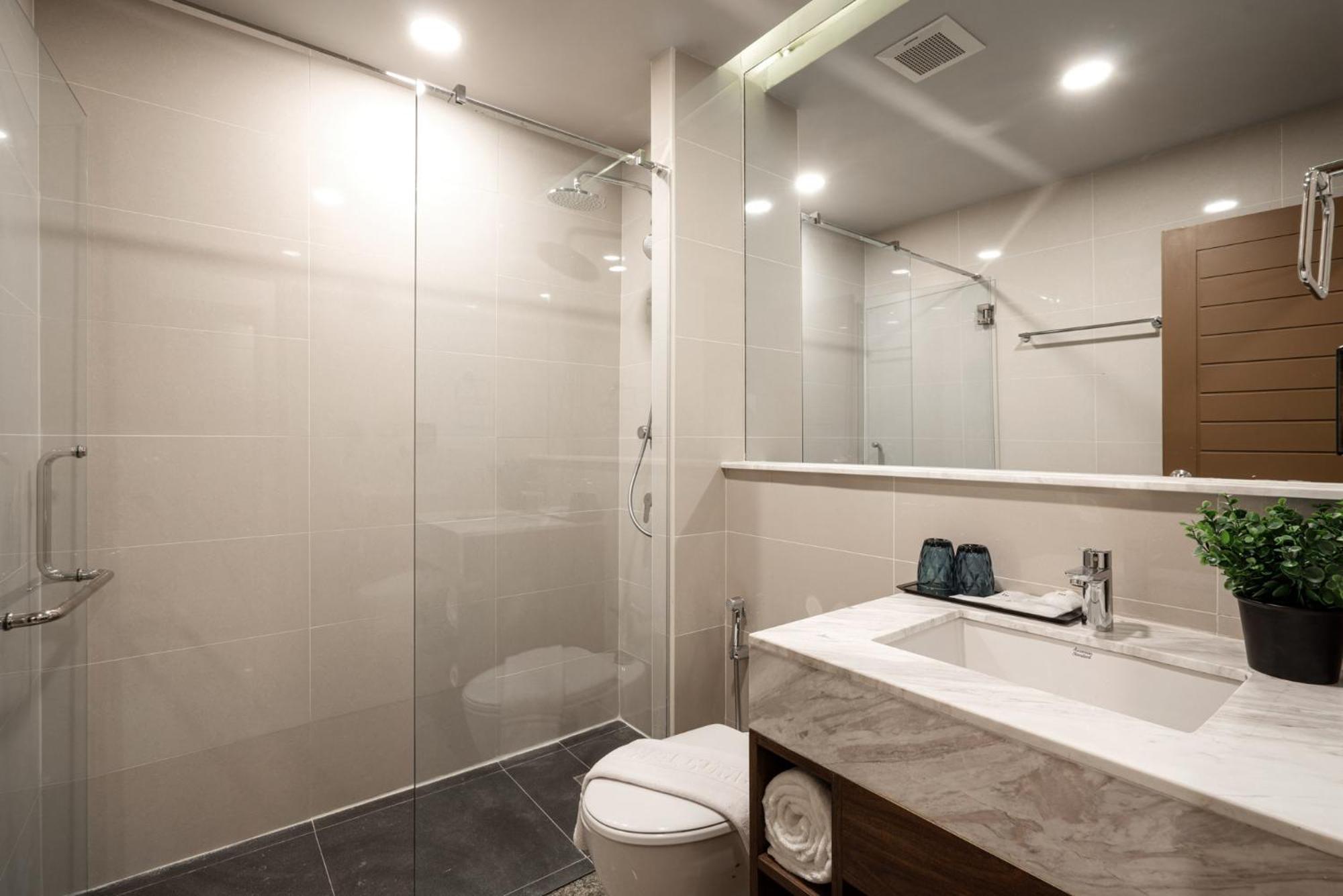 Manhattan Hotel 4*