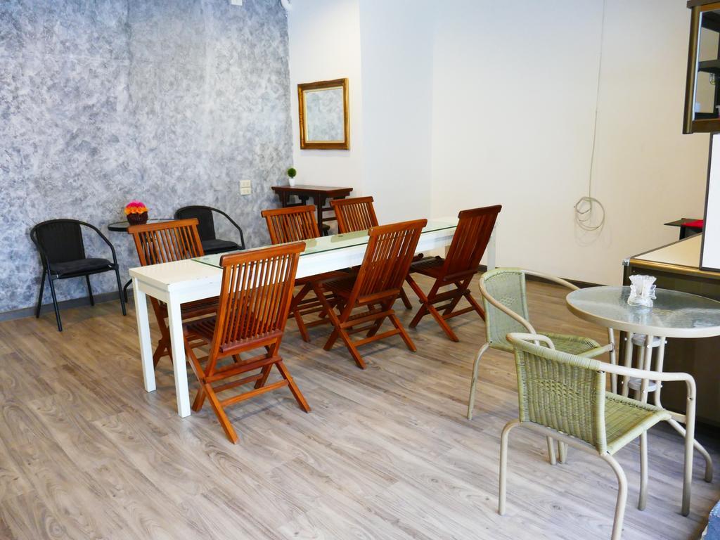 Hostel First 1 Boutique At Sukhumvit 1 Bangkok