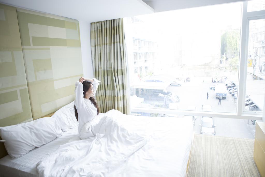 Le Fenix Sukhumvit 11 Hotel