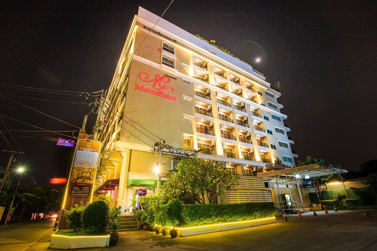 Metro Point Hotel
