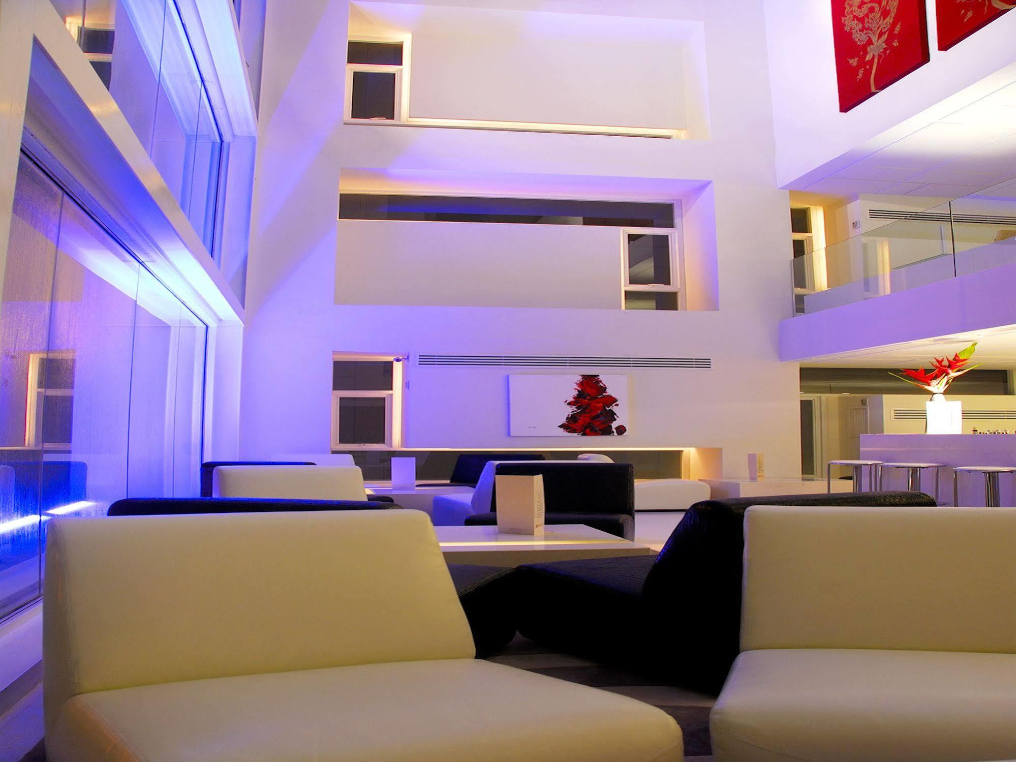 Le Fenix Sukhumvit 11 Hotel