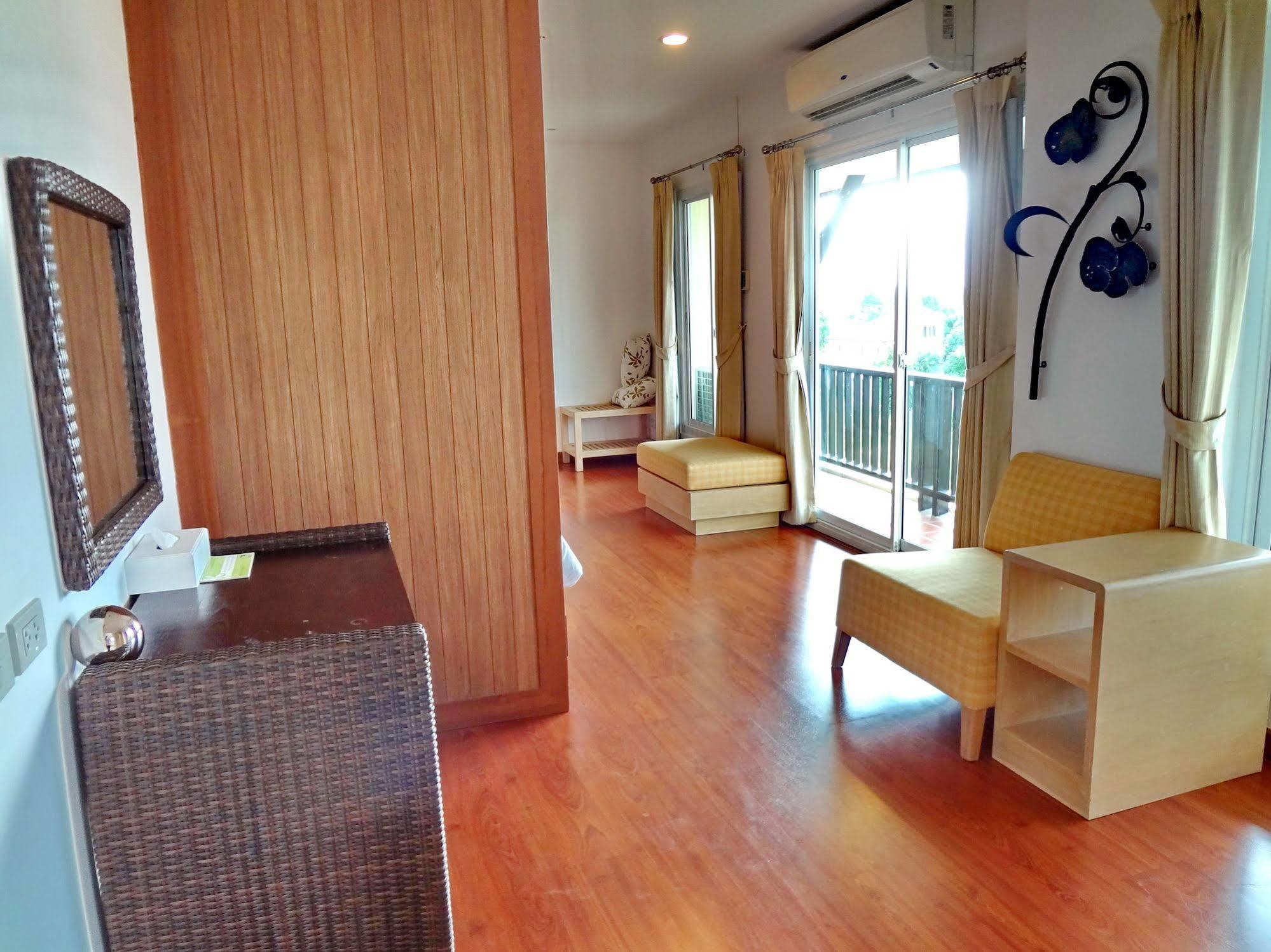 Bussaba Suvarnabhumi Airport Hotel 3*