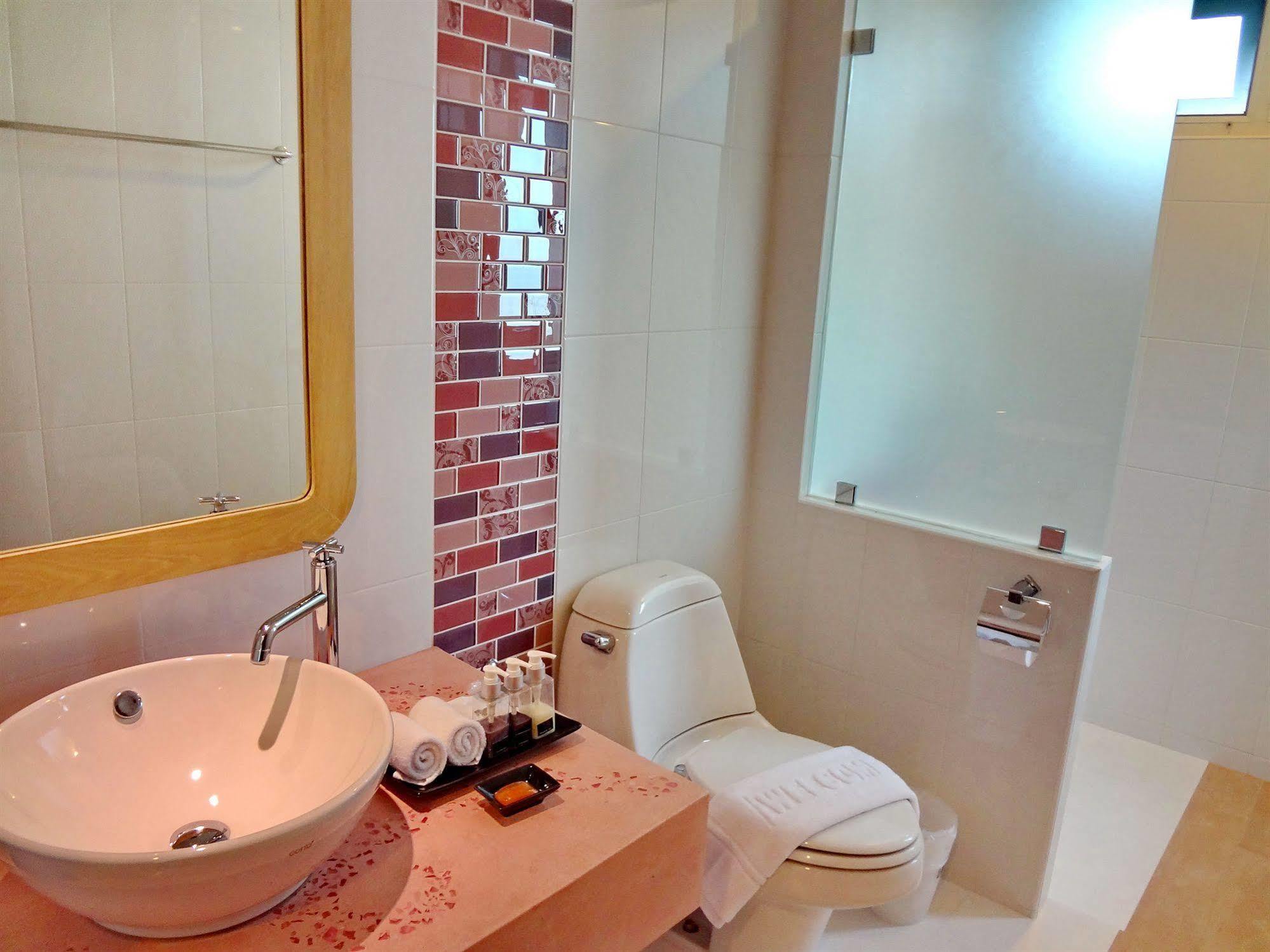 Bussaba Suvarnabhumi Airport Hotel