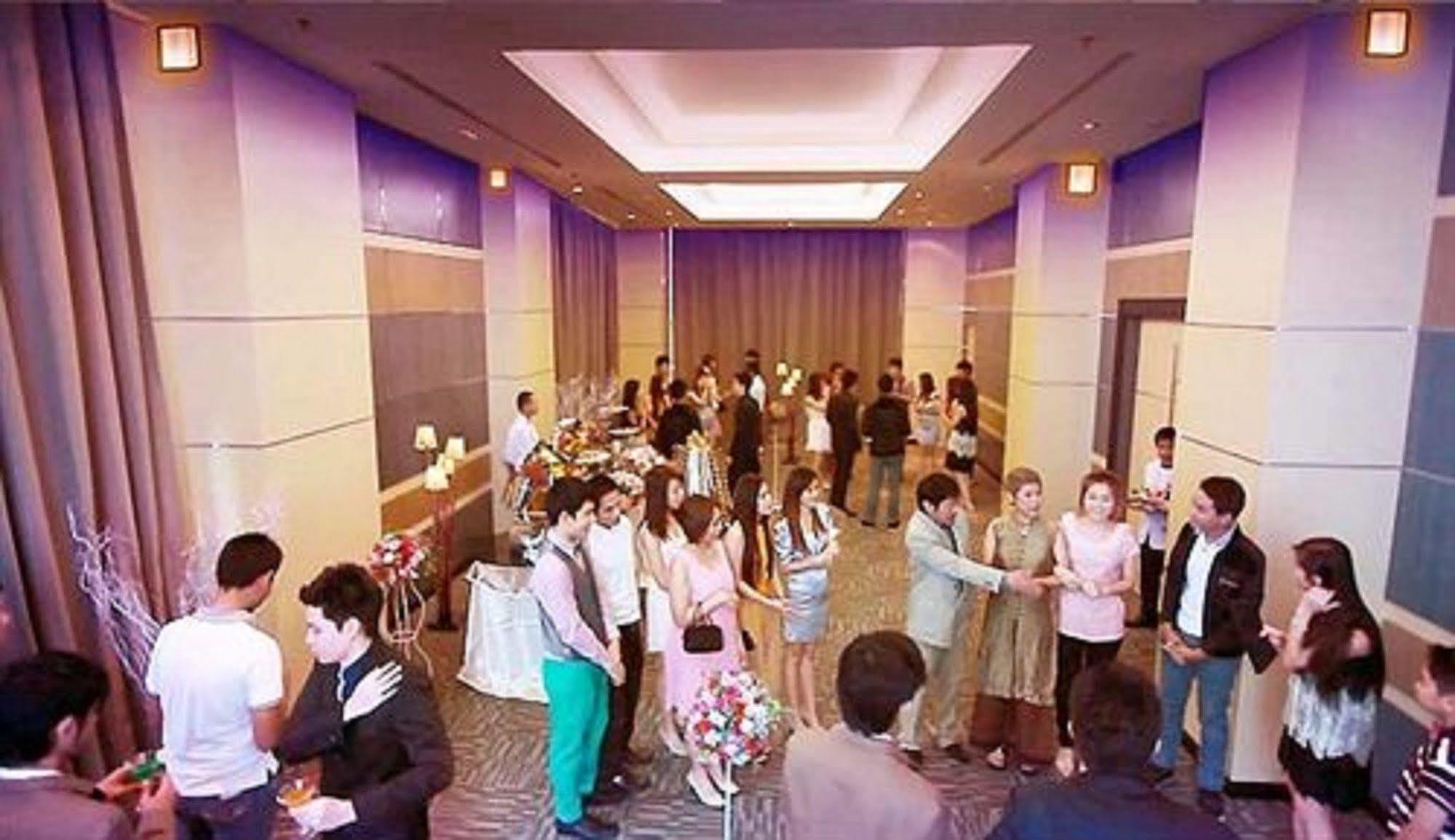 Lumen Srinakarin Hotel Bangkok
