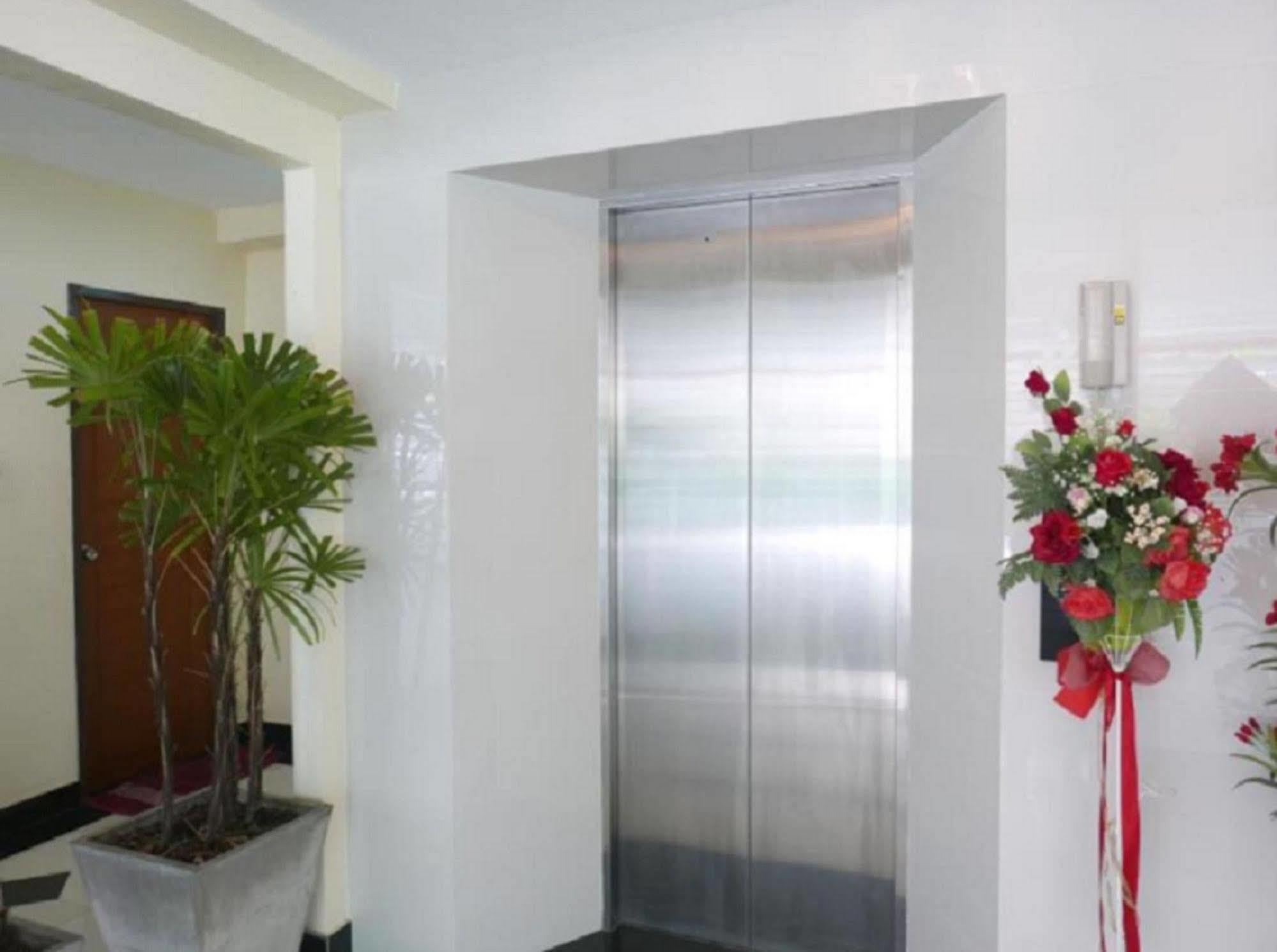Aparthotel Nrv Place 3*