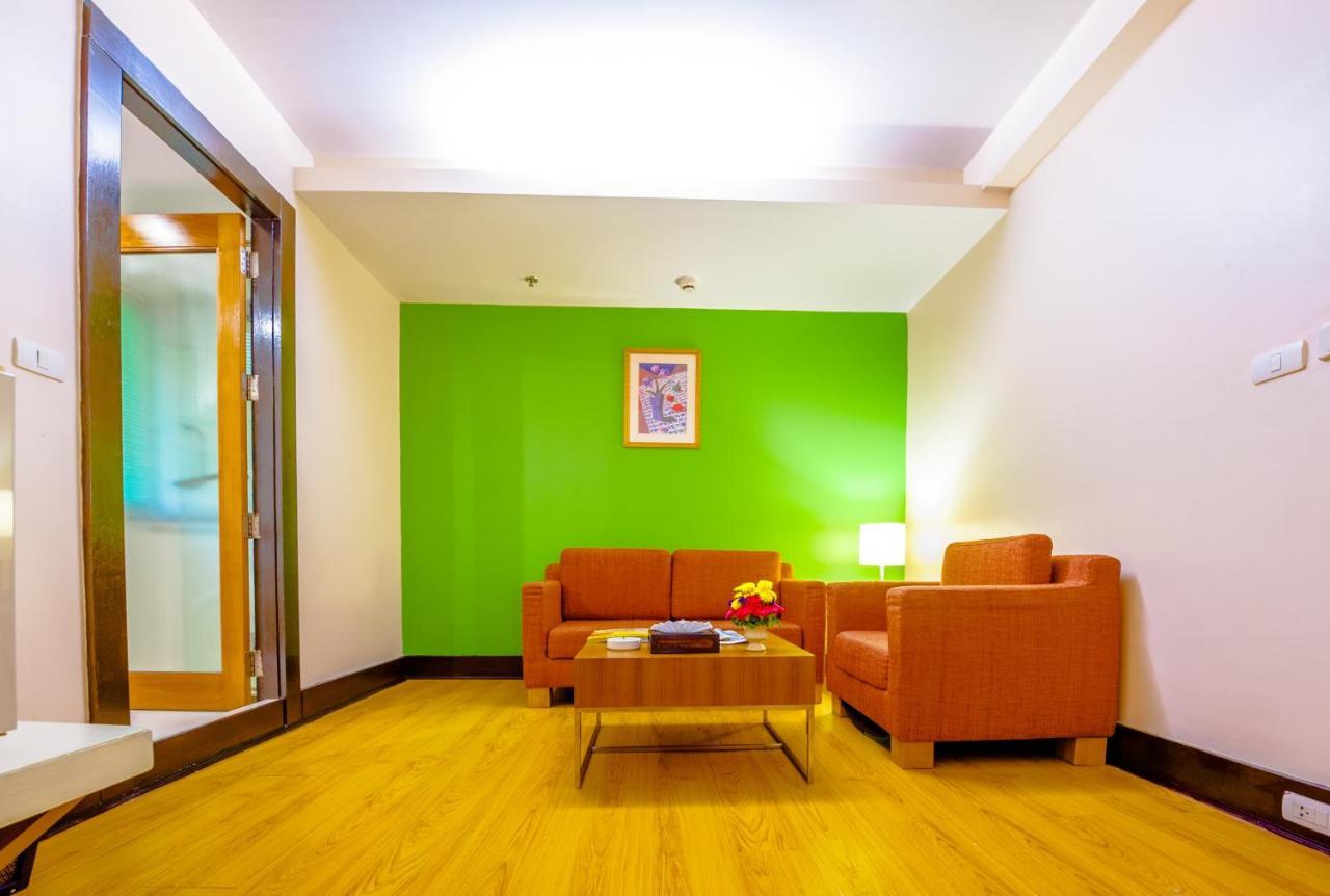 The Seasons Huamark Hotel
