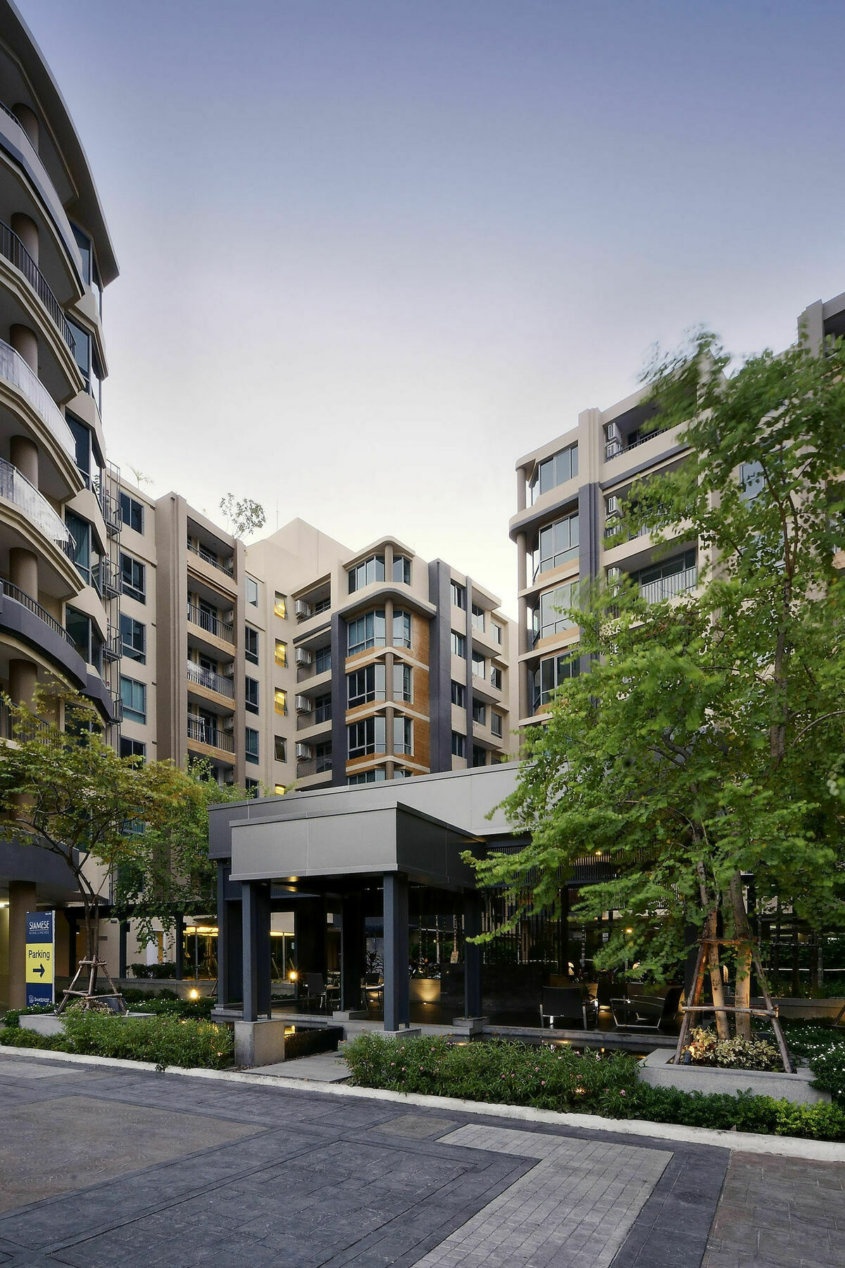 Siamese Nanglinchee Apartment *