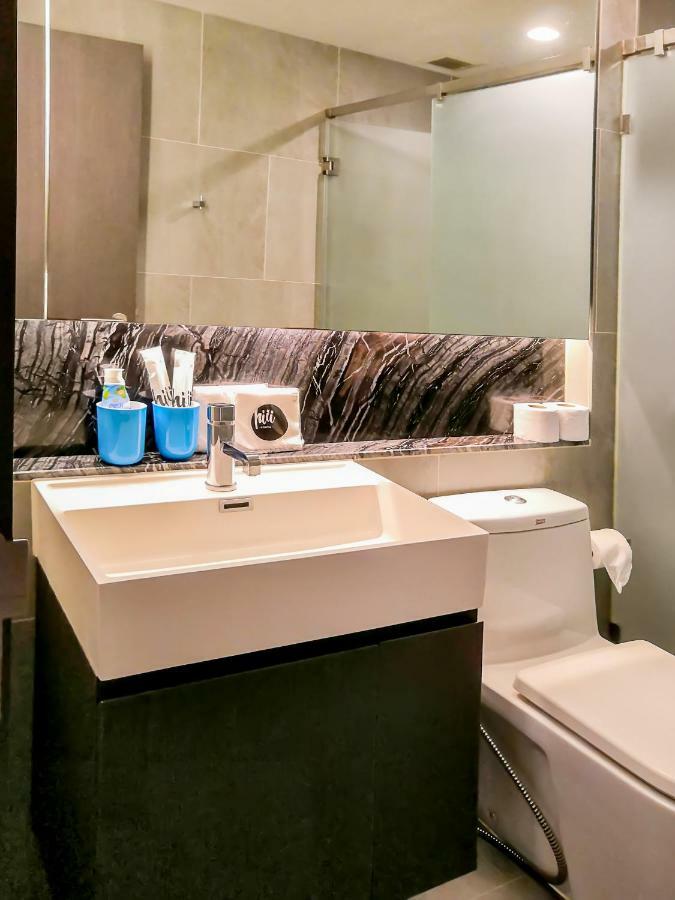 Hiii-homtel At Soi 24 Sukhumvit With Rooftop Boundless Pool-bts Phrom Phong&em District Apartment