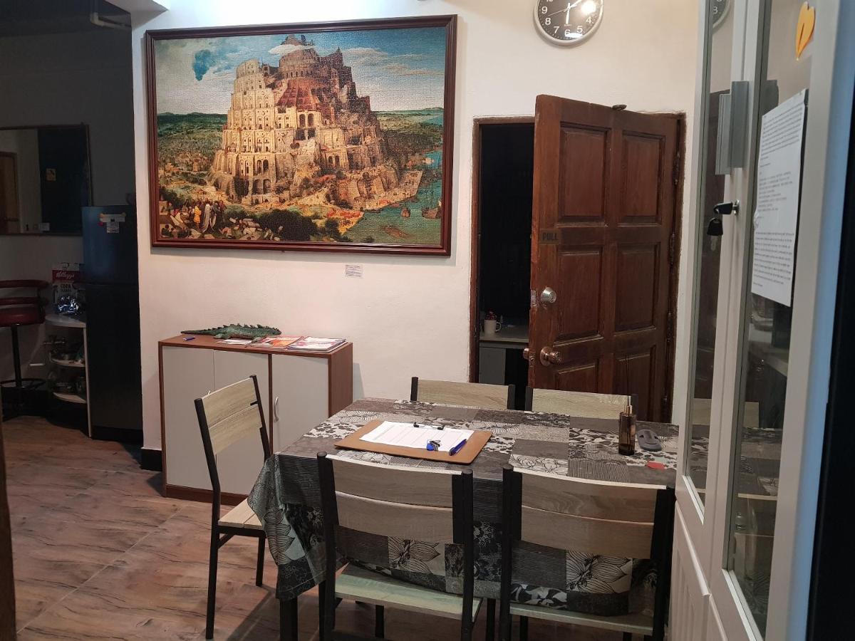 Sam's Place Bangkok