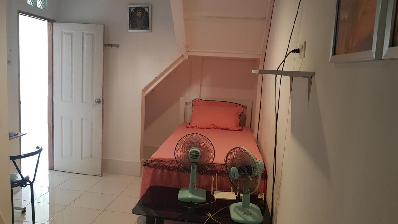 Sam's Place Privatunterkunft *