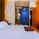 Collection O Diamond House Khaosan