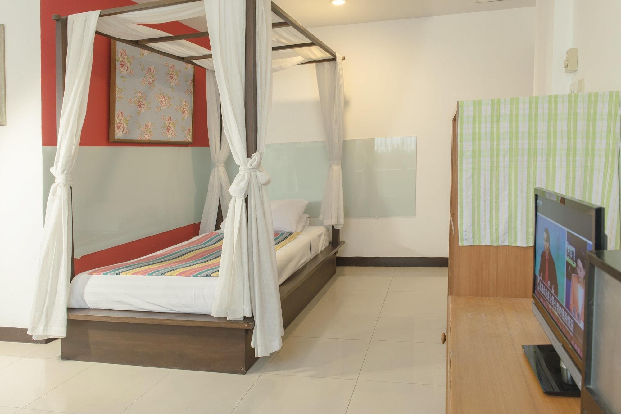 Hotel The House 3*