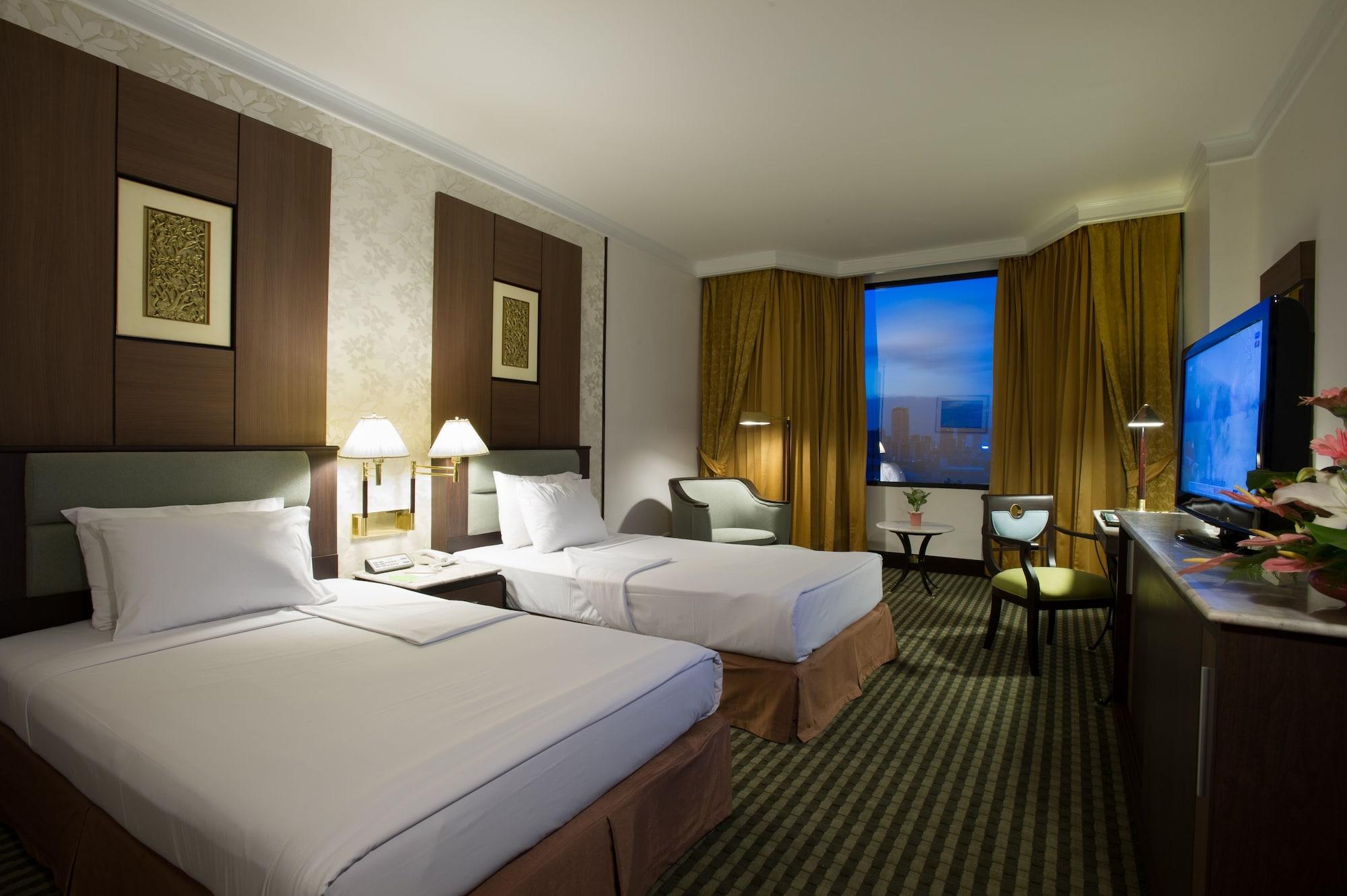 Ramada By Wyndham Chaophya Park