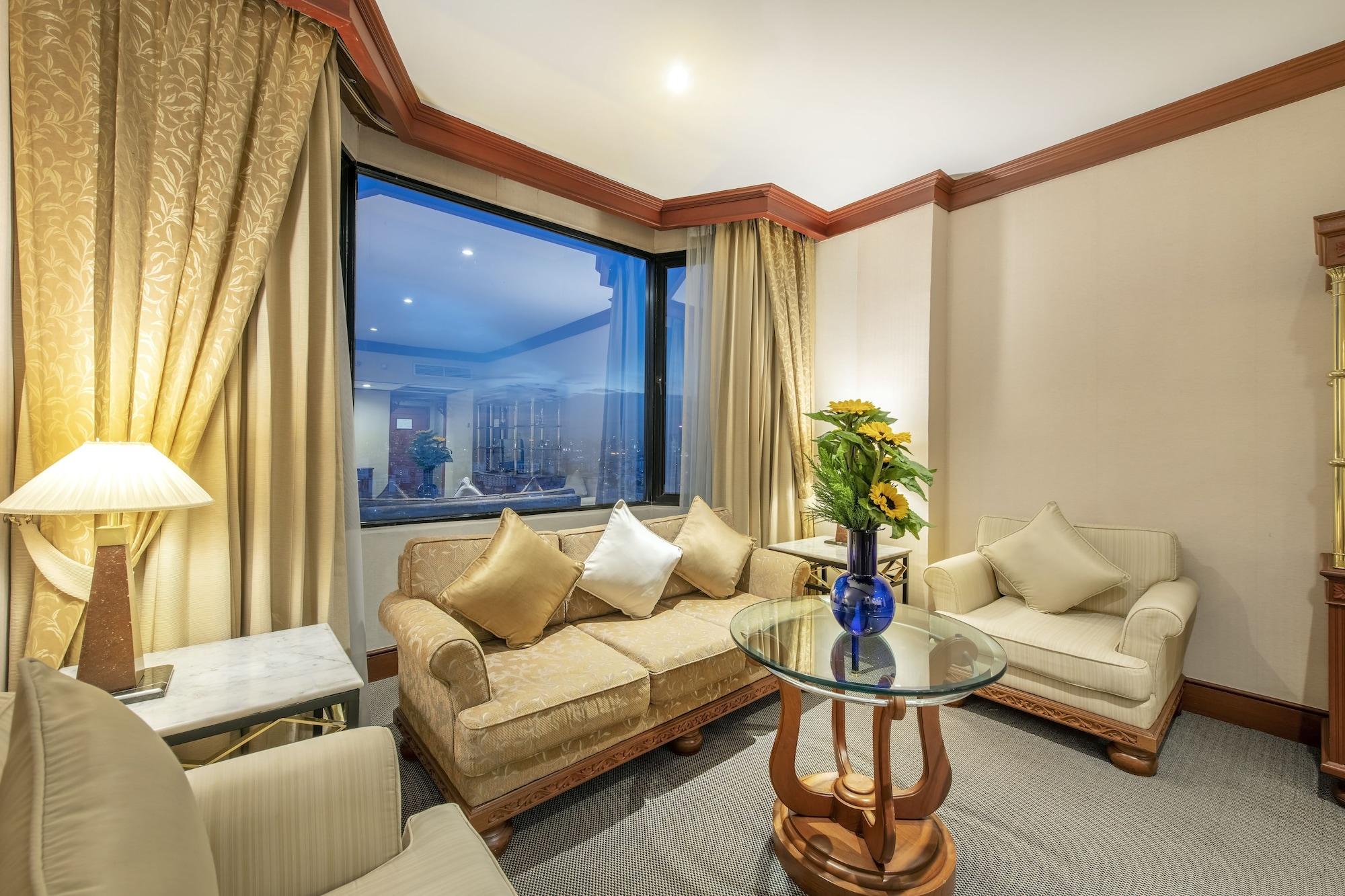Ramada By Wyndham Chaophya Park Hotel