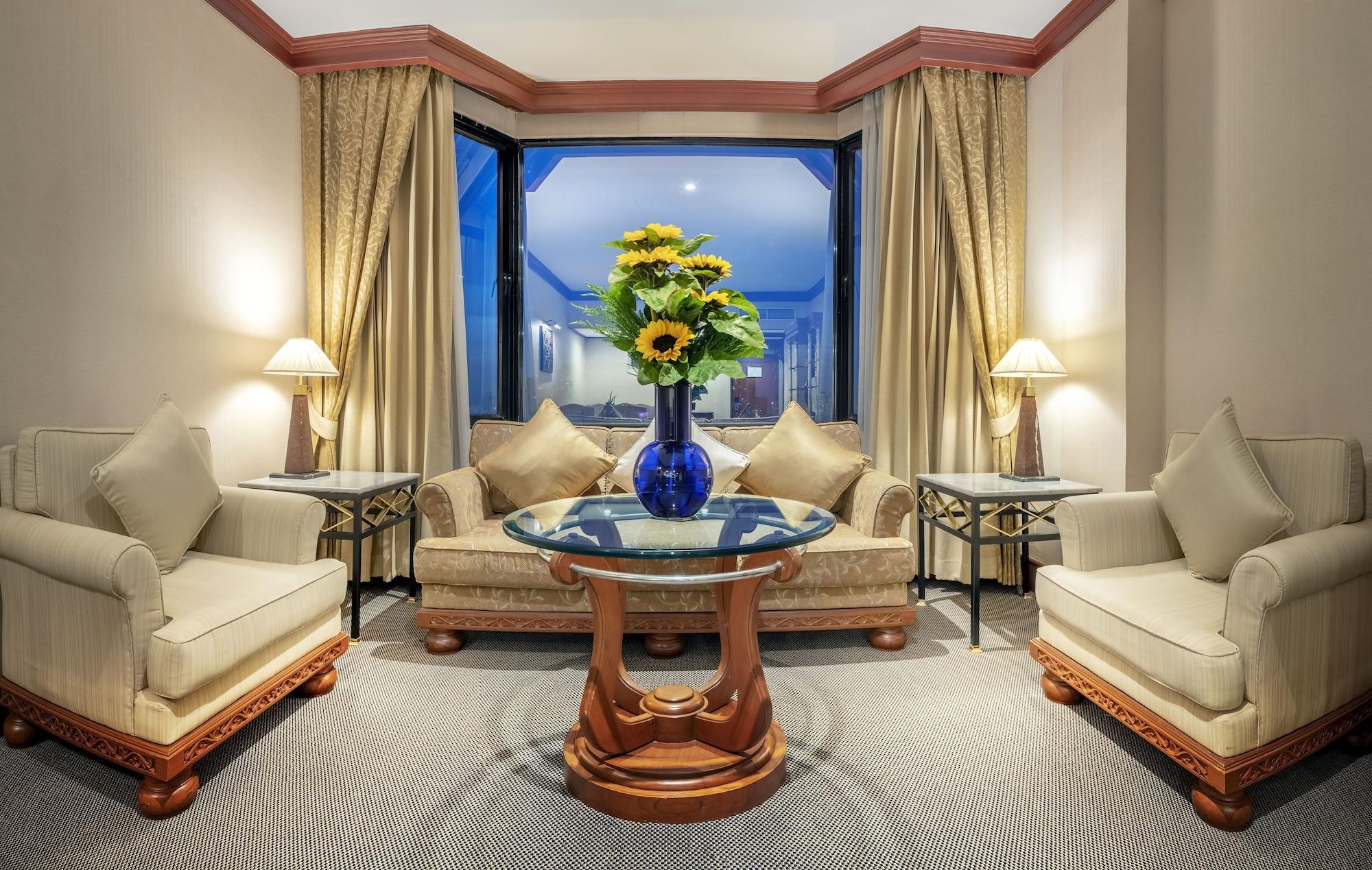 Ramada By Wyndham Chaophya Park Hotel Bangkok