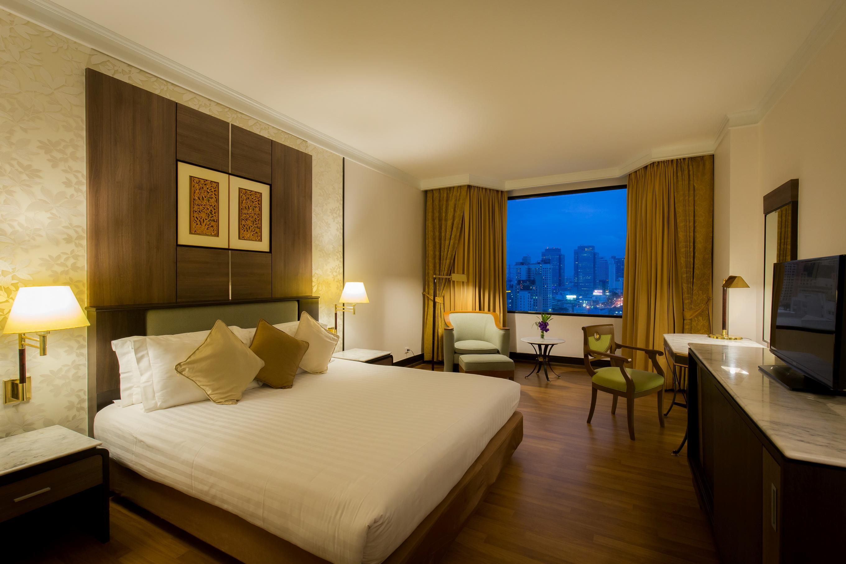 Ramada By Wyndham Chaophya Park