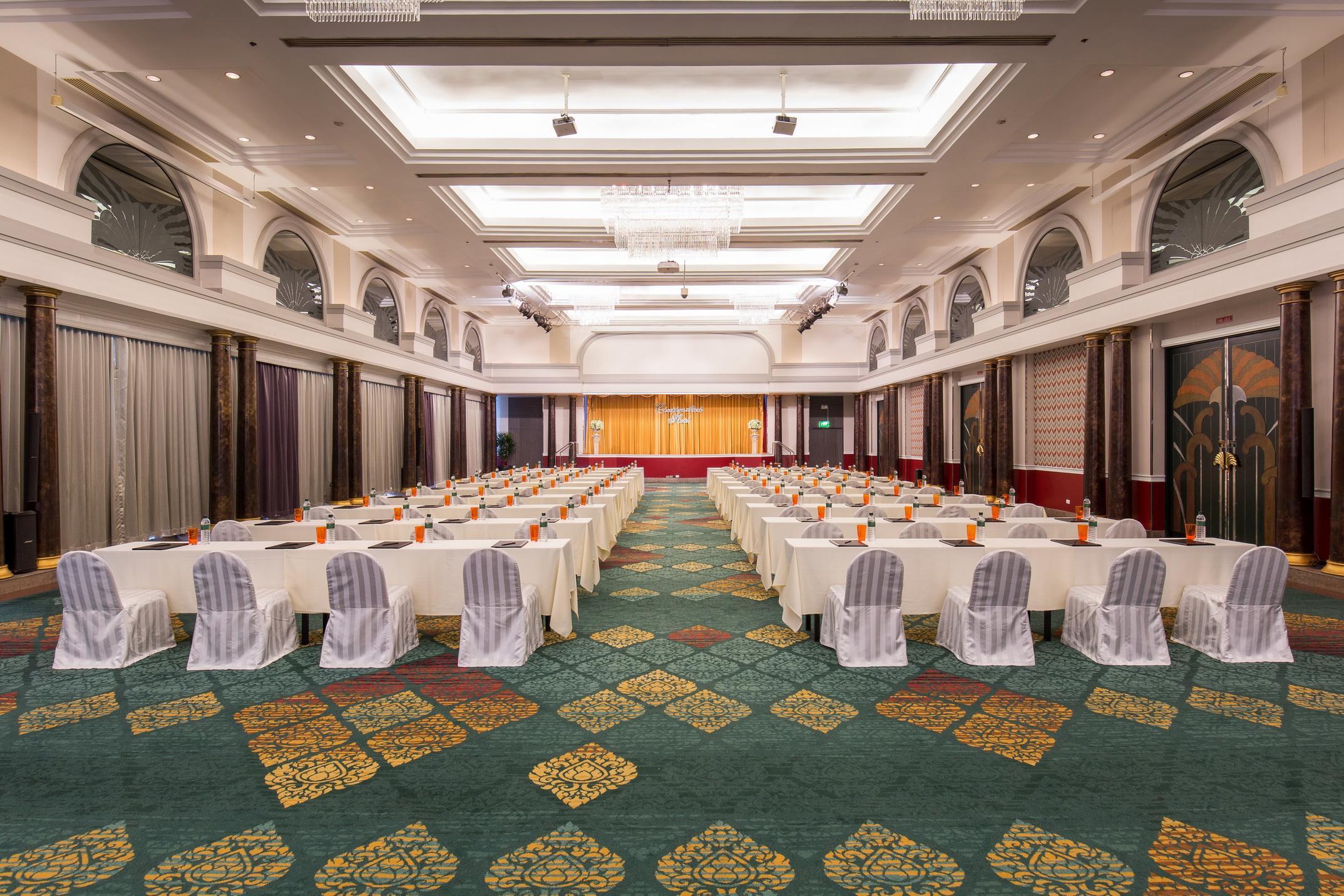 Hotel Ramada By Wyndham Chaophya Park 4*