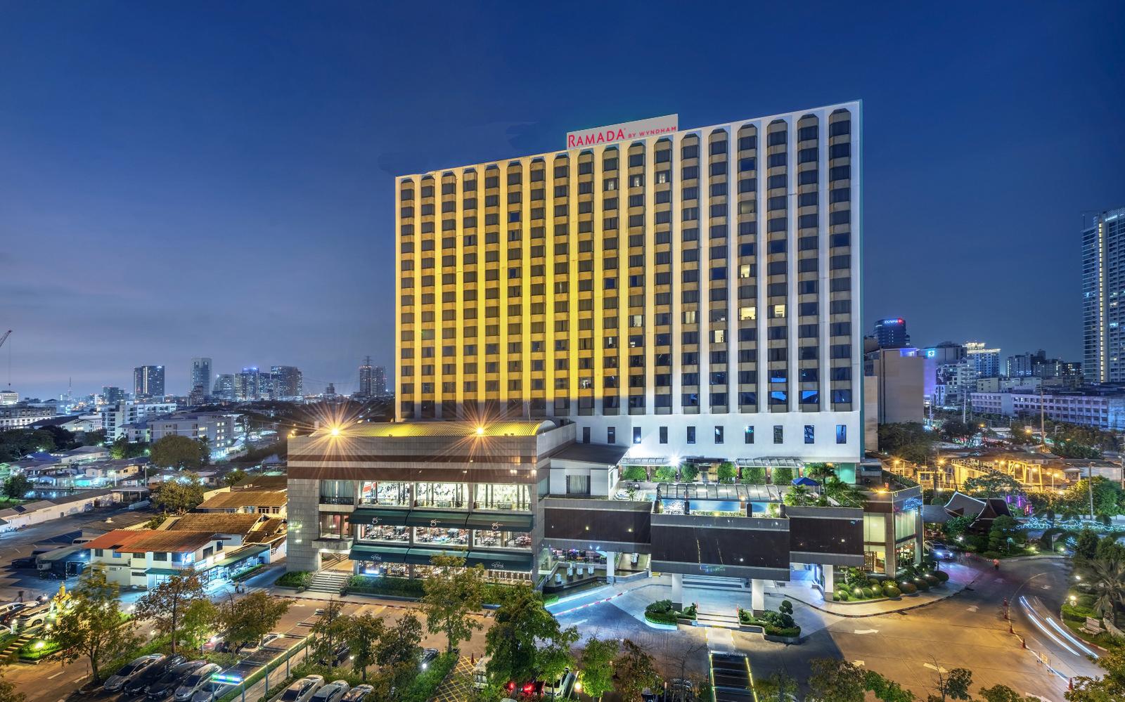 Ramada By Wyndham Chaophya Park 4*