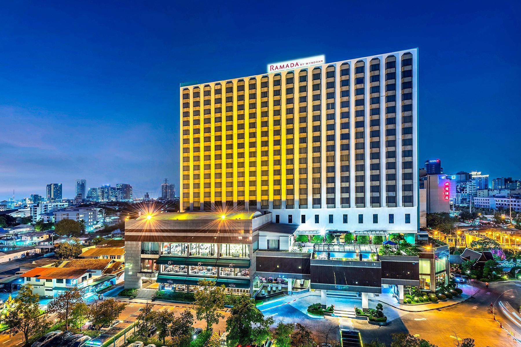 Ramada By Wyndham Chaophya Park Hotel Bangkok