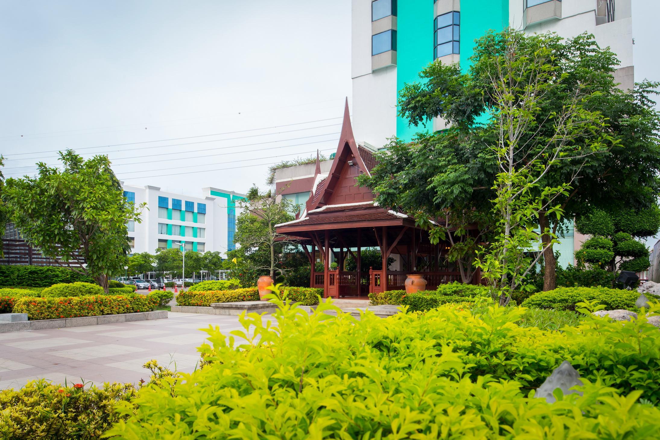 Hotel Ramada By Wyndham Chaophya Park