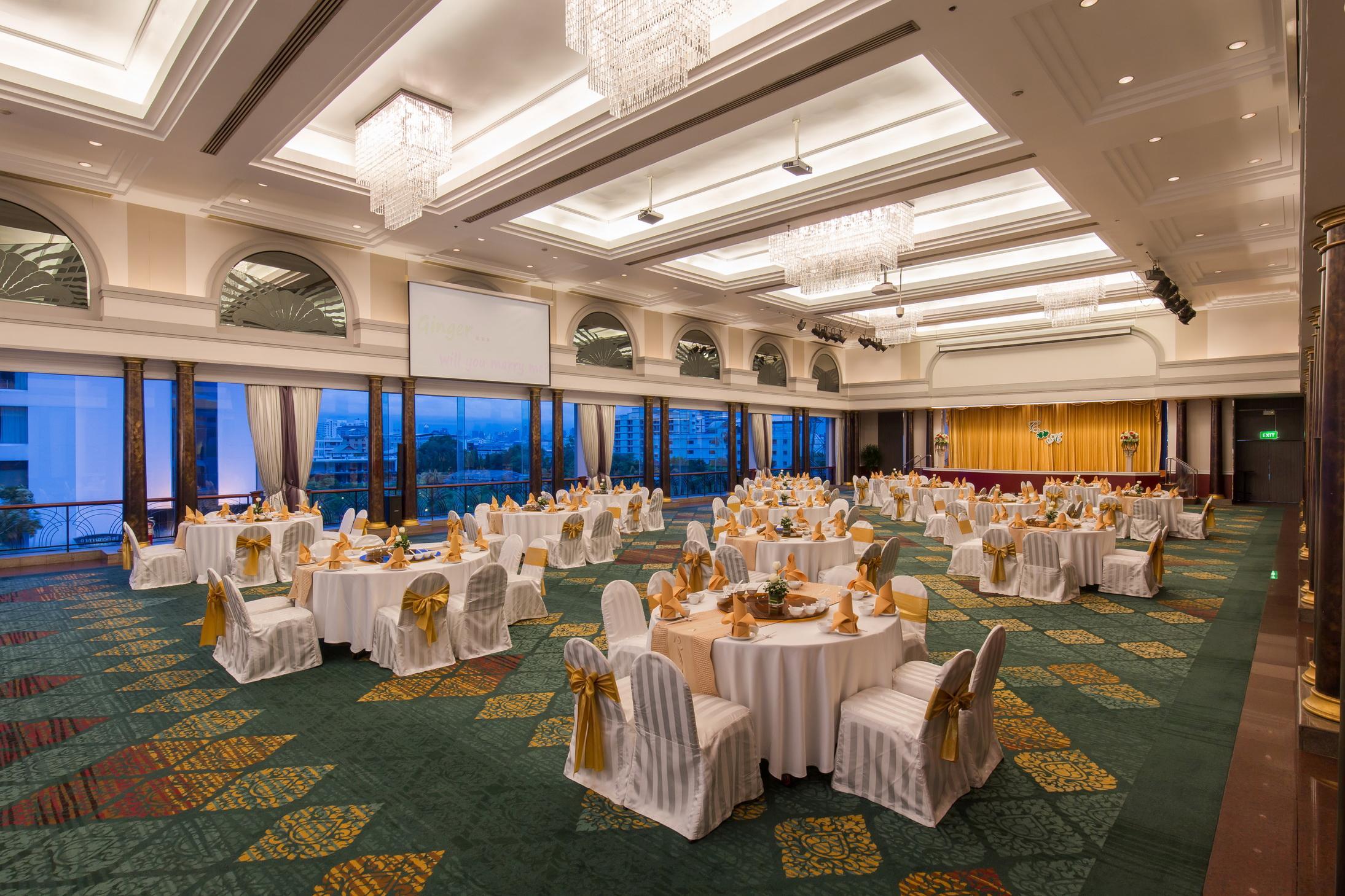 Ramada By Wyndham Chaophya Park