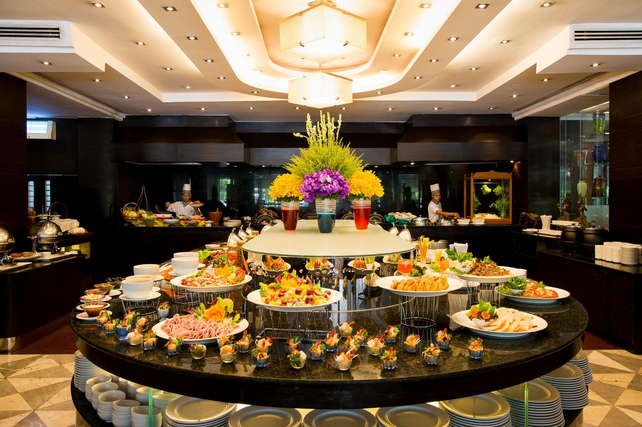 Ramada By Wyndham Chaophya Park Hotel