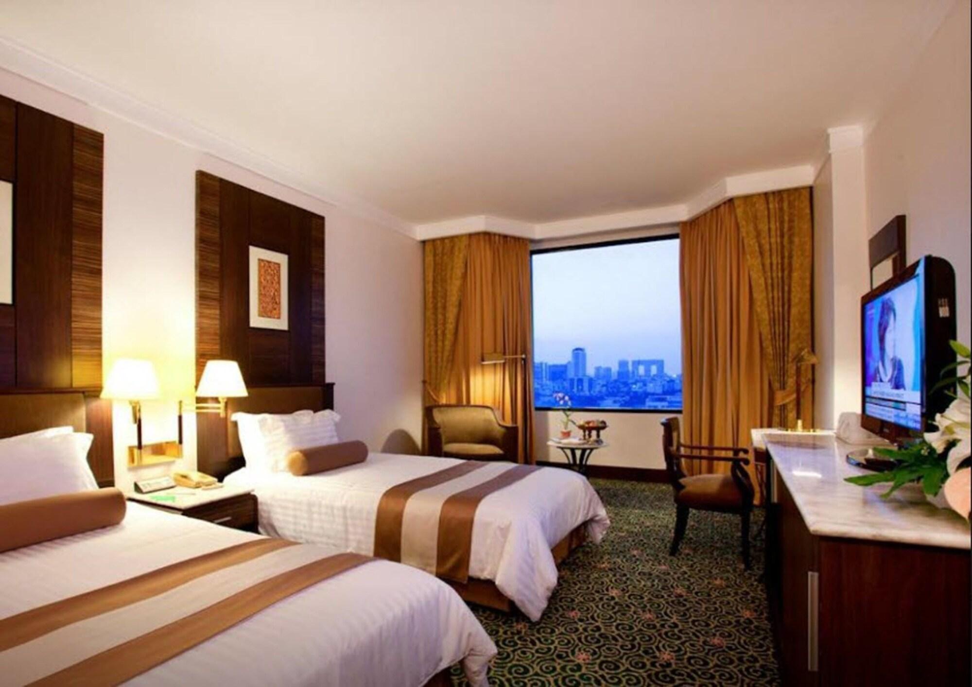 Ramada By Wyndham Chaophya Park 4*