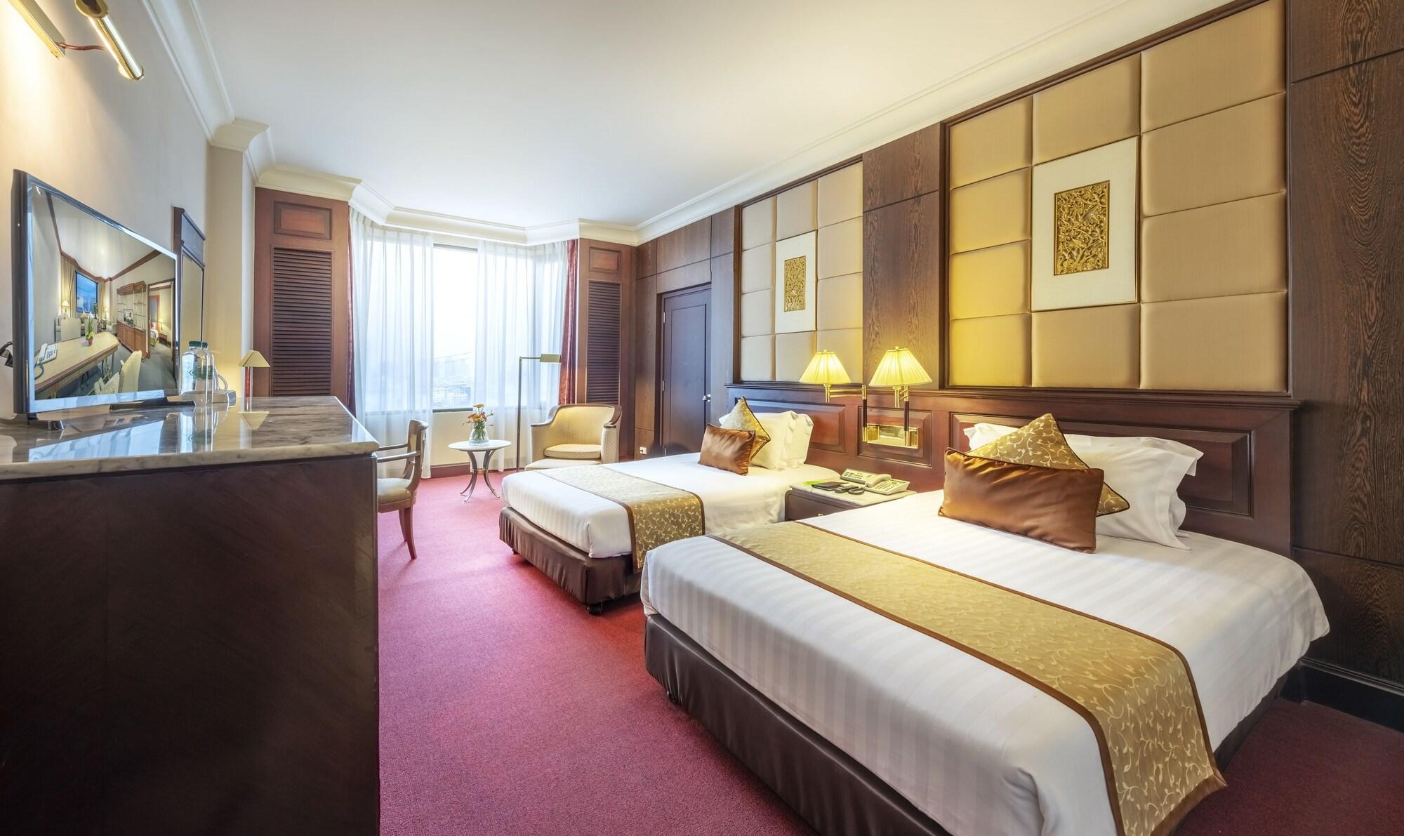 Ramada By Wyndham Chaophya Park 4*