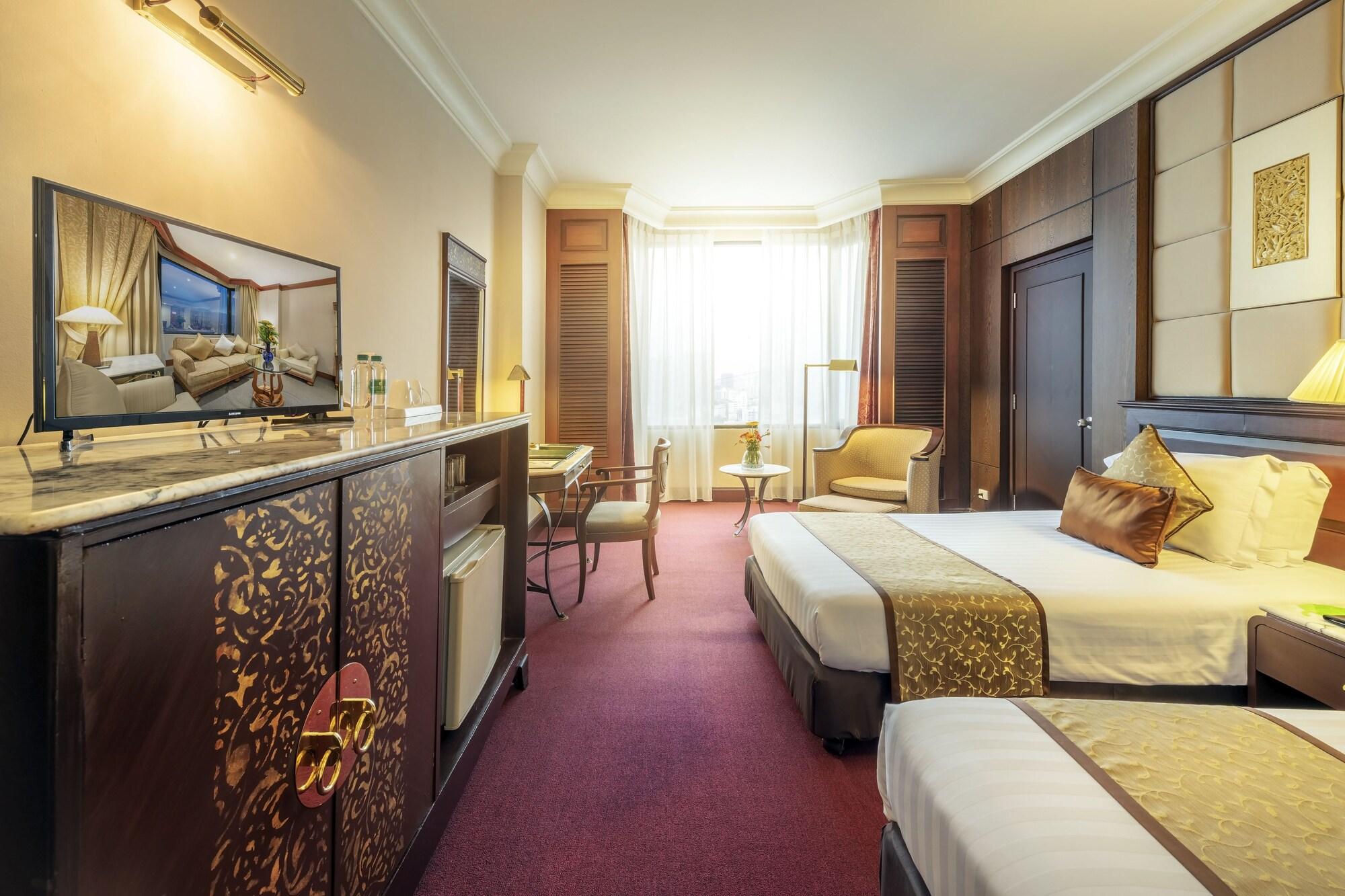 Ramada By Wyndham Chaophya Park Hotel 4*