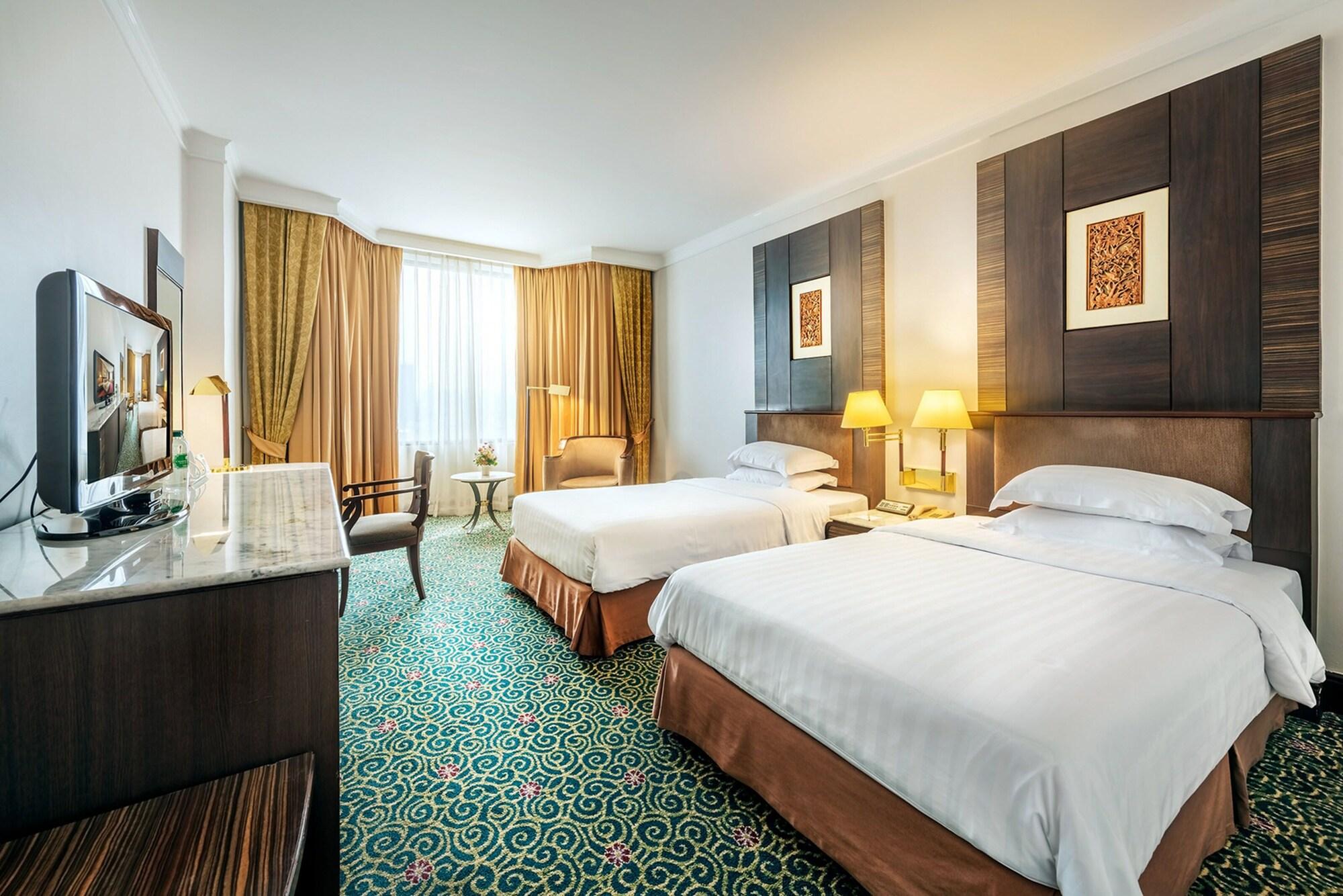 Ramada By Wyndham Chaophya Park Hotel