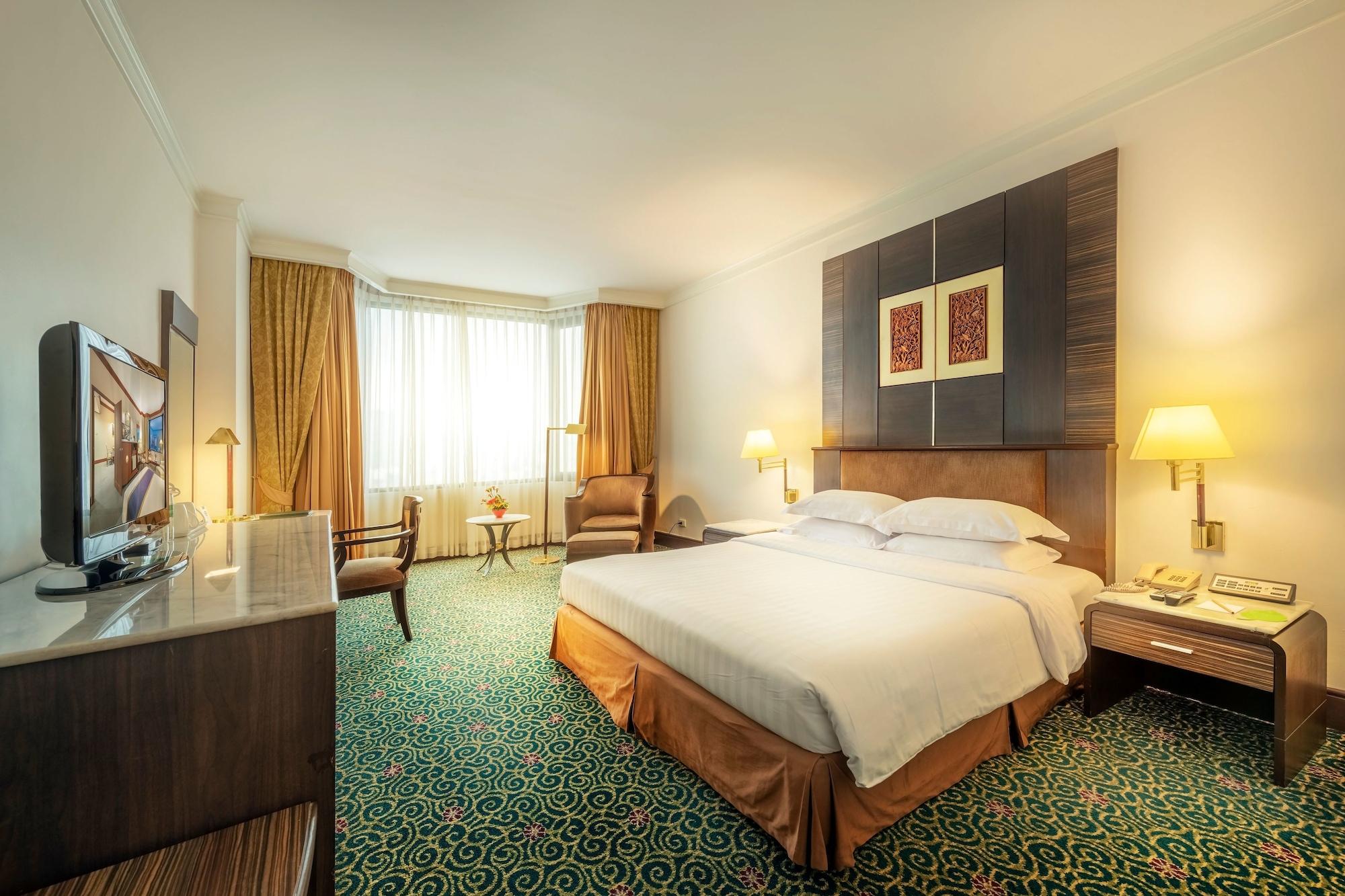 Ramada By Wyndham Chaophya Park Bangkok