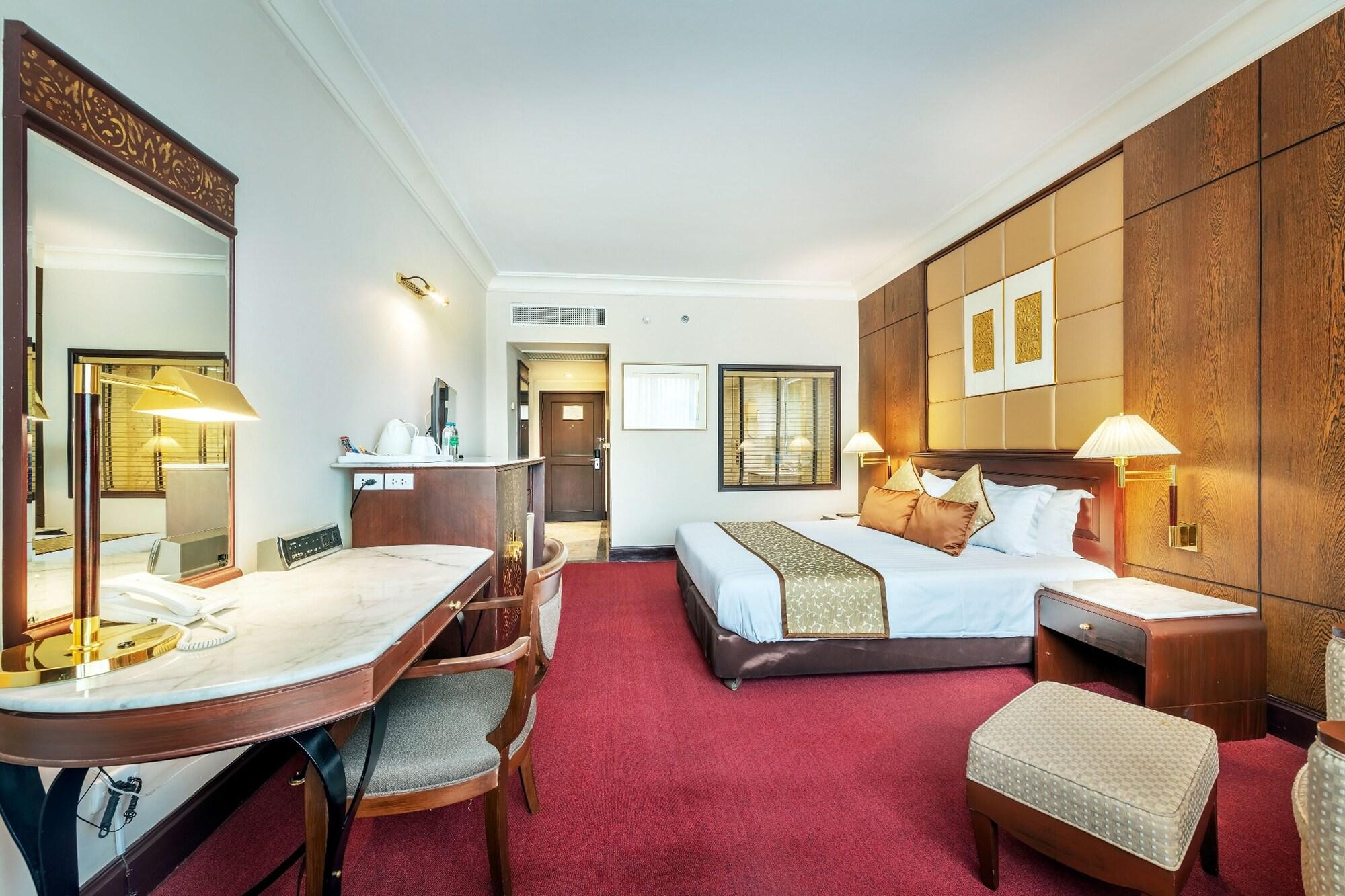 Ramada By Wyndham Chaophya Park Hotel Bangkok