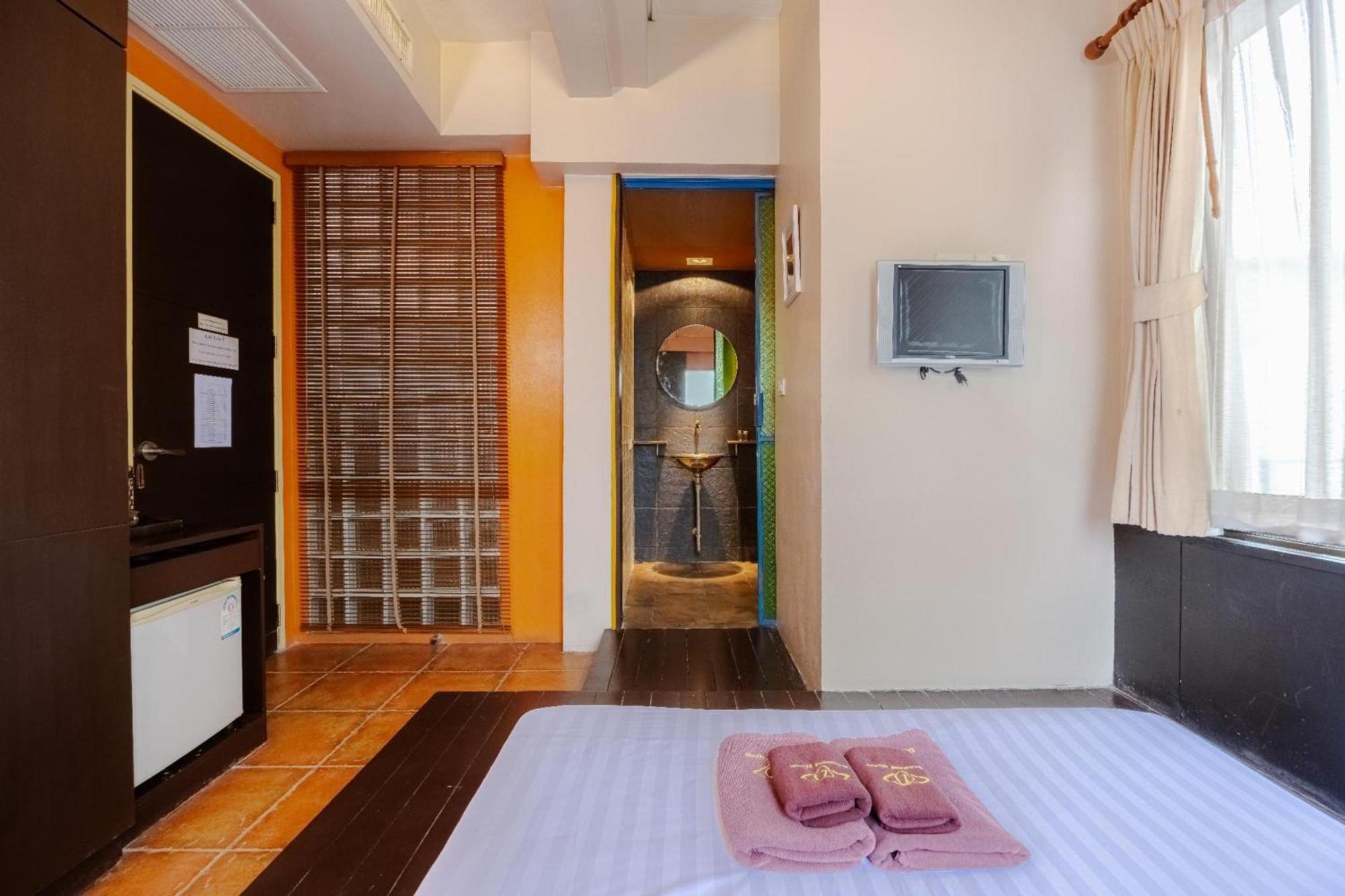 Collection O Diamond House Khaosan