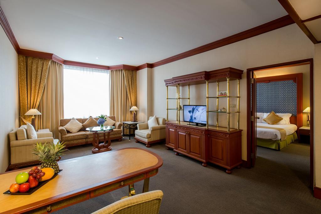 Ramada By Wyndham Chaophya Park Hotel