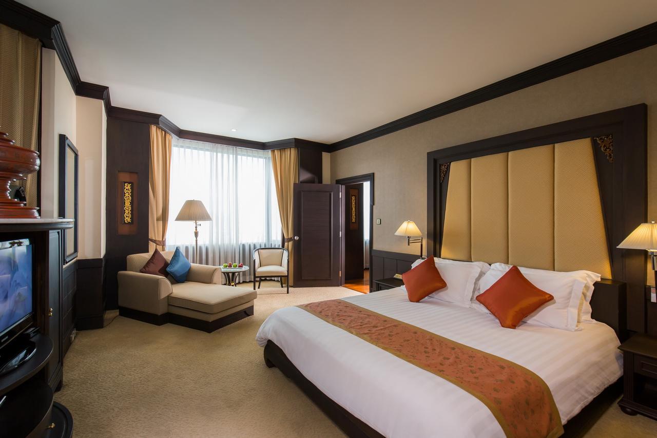 Ramada By Wyndham Chaophya Park Hotel Bangkok