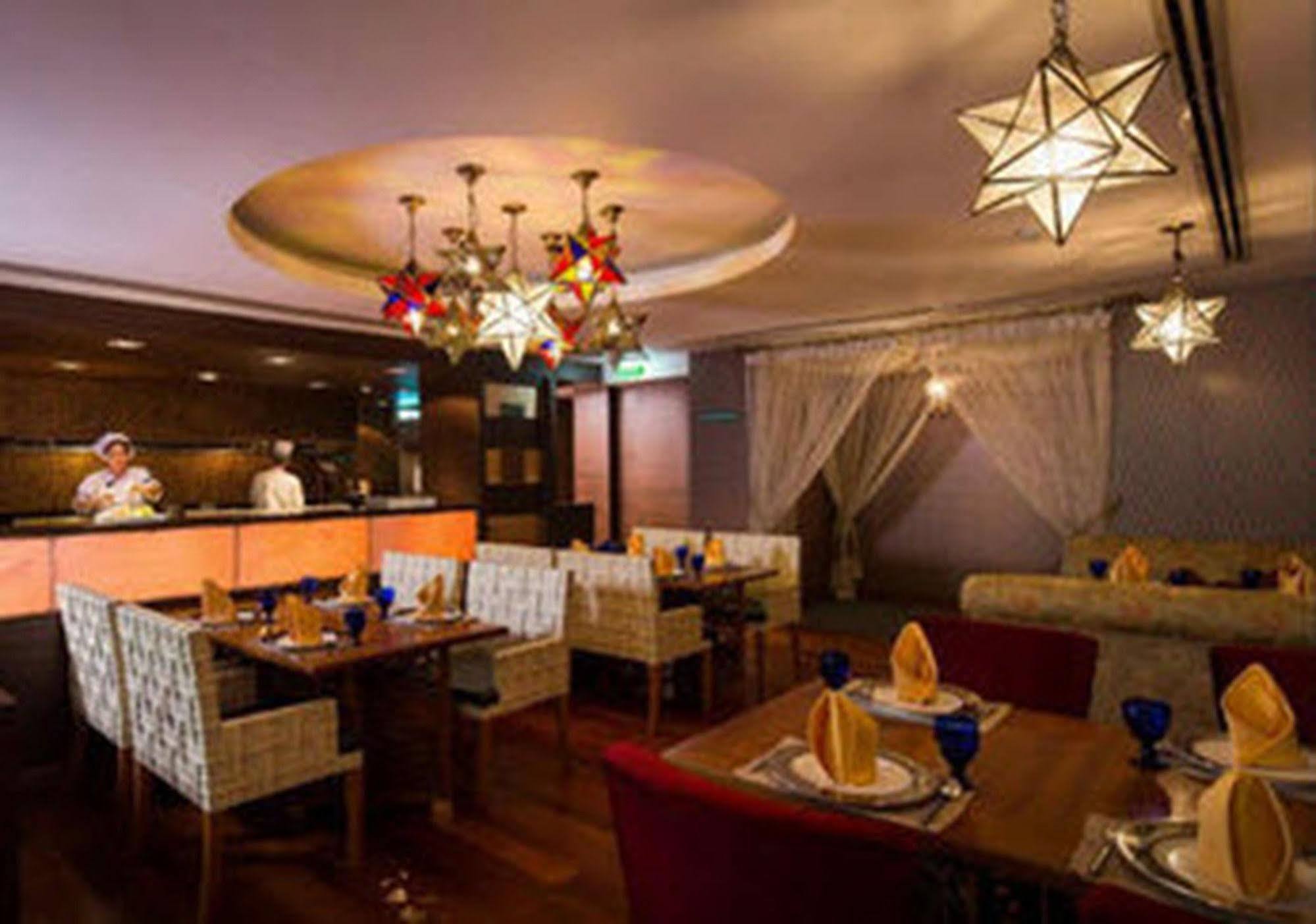Ramada By Wyndham Chaophya Park 4*