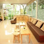 Friends House Resort