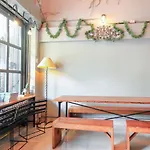 Oyo 421 Guyasuka Hostel & Cafe