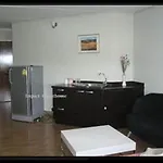 Room In Bb - Thailand Taxiapartment Hostel, Air Conditioning And Free Wifi