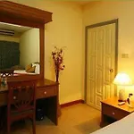 Omni Suites Aparts-Hotel