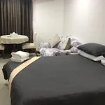 Omni Tower Cozy Apartment Near Nana Bts